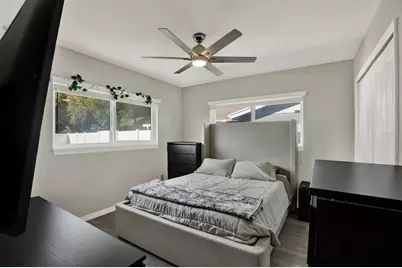 1000 59th Avenue S, Saint Petersburg, FL 33705 - Photo 10