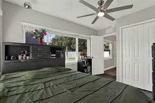 1000 59th Ave S, Saint Petersburg, FL 33705 - Photo 8