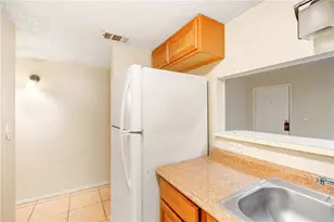 7100 Waterside Dr, Tampa, FL 33617 - Photo 10
