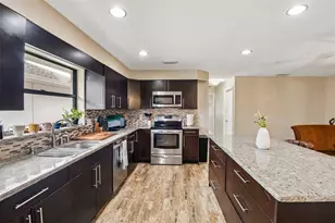 1175 San Carlos Ave NE, Saint Petersburg, FL 33702 - Photo 8