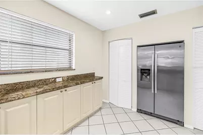 484 Santa Cruz Place NE #F, Saint Petersburg, FL 33703 - Photo 16