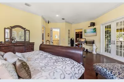 911 Jungle Avenue N, Saint Petersburg, FL 33710 - Photo 30