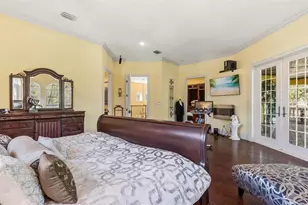 911 Jungle Ave N, Saint Petersburg, FL 33710 - Photo 30
