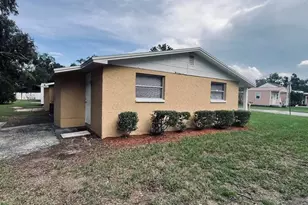 5452 Lisa Cir, Zephyrhills, FL 33542 - Photo 4