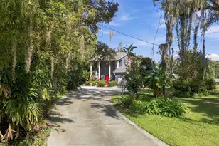 8022 Tierra Verde Dr, Tampa, FL 33617 - Photo 4