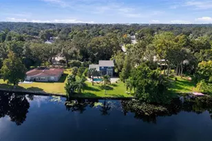 8022 Tierra Verde Dr, Tampa, FL 33617 - Photo 2