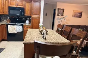 10357 Kumquat Ln, Seminole, FL 33772 - Photo 6