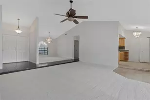 38118 Huff Dr, Zephyrhills, FL 33542 - Photo 8