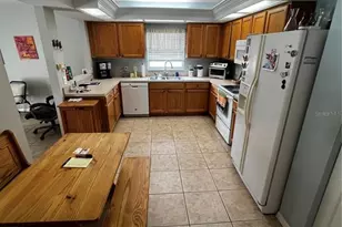 27606 Sky Lake Cir, Wesley Chapel, FL 33544 - Photo 22