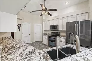 24415 Rolling View Ct, Lutz, FL 33559 - Photo 4