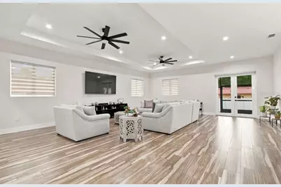 13204 Lake Magdalene Boulevard, Tampa, FL 33618 - Photo 12