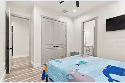 13204 Lake Magdalene Boulevard, Tampa, FL 33618 - Photo 36