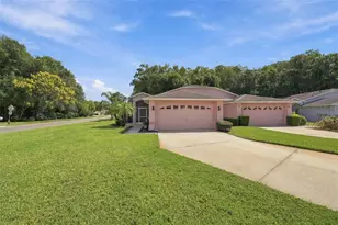11624 Foxworth Ln, New Port Richey, FL 34654 - Photo 2