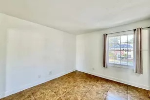 13832 Orange Sunset Dr, Tampa, FL 33618 - Photo 10
