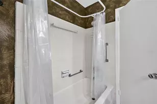1000 N Shore Dr NE, Saint Petersburg, FL 33701 - Photo 12