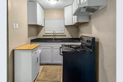 8307 N Hillsborough Lane, Tampa, FL 33604 - Photo 4