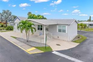 166 Americana Ct NE, Saint Petersburg, FL 33702 - Photo 2