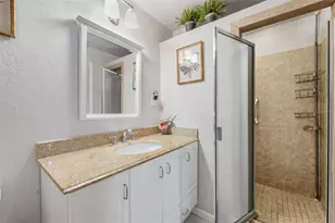 3705 W Tyson Ave, Tampa, FL 33611 - Photo 16