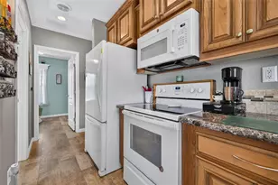 35143 Danny Dr, Zephyrhills, FL 33541 - Photo 8