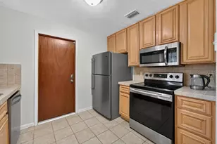 820 Blackberry Ln, Brandon, FL 33511 - Photo 14