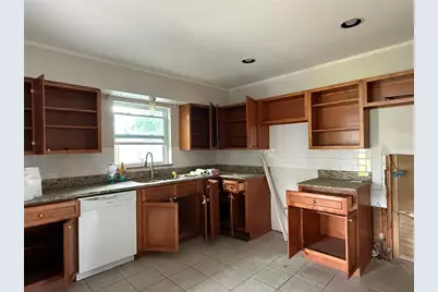 321 83rd Avenue NE, Saint Petersburg, FL 33702 - Photo 4