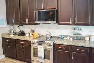 1040 10th St N, Saint Petersburg, FL 33705 - Photo 6