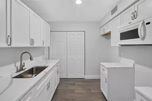 876 116th Ave N, Saint Petersburg, FL 33716 - Photo 8