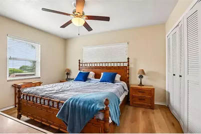 398 Colony Point Road S, Saint Petersburg, FL 33705 - Photo 18