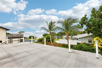 398 Colony Point Road S, Saint Petersburg, FL 33705 - Photo 32