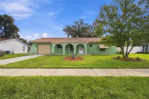 8410 Angela Ct, Zephyrhills, FL 33541 - Photo 4