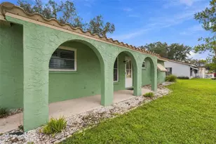 8410 Angela Ct, Zephyrhills, FL 33541 - Photo 8