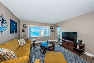 4575 Cove Cir, Saint Petersburg, FL 33708 - Photo 18