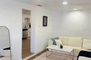 3022 W Meadow St, Tampa, FL 33611 - Photo 2