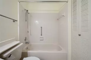 2020 Hullhouse Dr, Sun City Center, FL 33573 - Photo 30