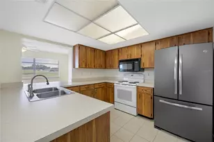 2020 Hullhouse Dr, Sun City Center, FL 33573 - Photo 8
