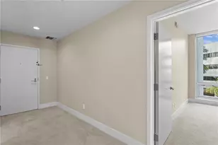175 1st St S, Saint Petersburg, FL 33701 - Photo 2