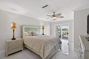 427 Boca Ciega Point Blvd N, Saint Petersburg, FL 33708 - Photo 16