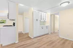 6830 Americana Dr NE, Saint Petersburg, FL 33702 - Photo 12