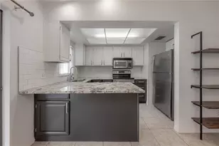 21610 Lagoon Dr, Lutz, FL 33549 - Photo 6