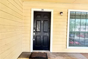 8643 Mallard Reserve Dr, Tampa, FL 33614 - Photo 4
