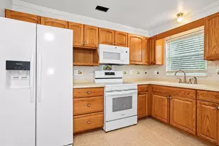 374 3rd St NW, Largo, FL 33770 - Photo 10
