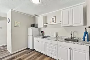 200 Twin Lake Dr, Largo, FL 33770 - Photo 38