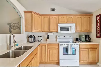 7607 Woodland Oaks Court, Tampa, FL 33615 - Photo 8