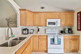 7607 Woodland Oaks Ct, Tampa, FL 33615 - Photo 8