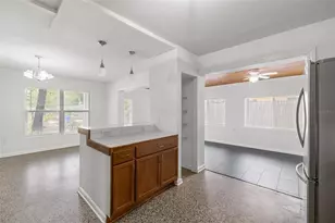 12113 N Edison Ave, Tampa, FL 33612 - Photo 20