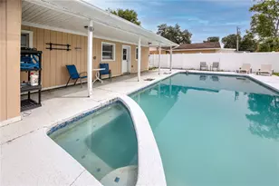 4624 Wisteria Dr, Zephyrhills, FL 33542 - Photo 2