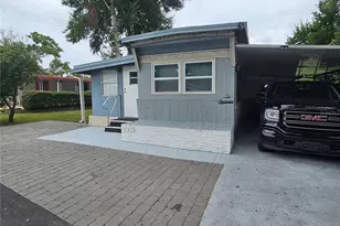 37433 Hammond Dr, Zephyrhills, FL 33541 - Photo 2
