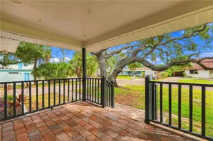 10719 Cherokee Dr, Saint Petersburg, FL 33708 - Photo 6