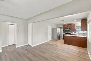 10719 Cherokee Dr, Saint Petersburg, FL 33708 - Photo 14