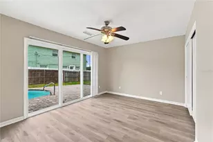 10719 Cherokee Dr, Saint Petersburg, FL 33708 - Photo 32